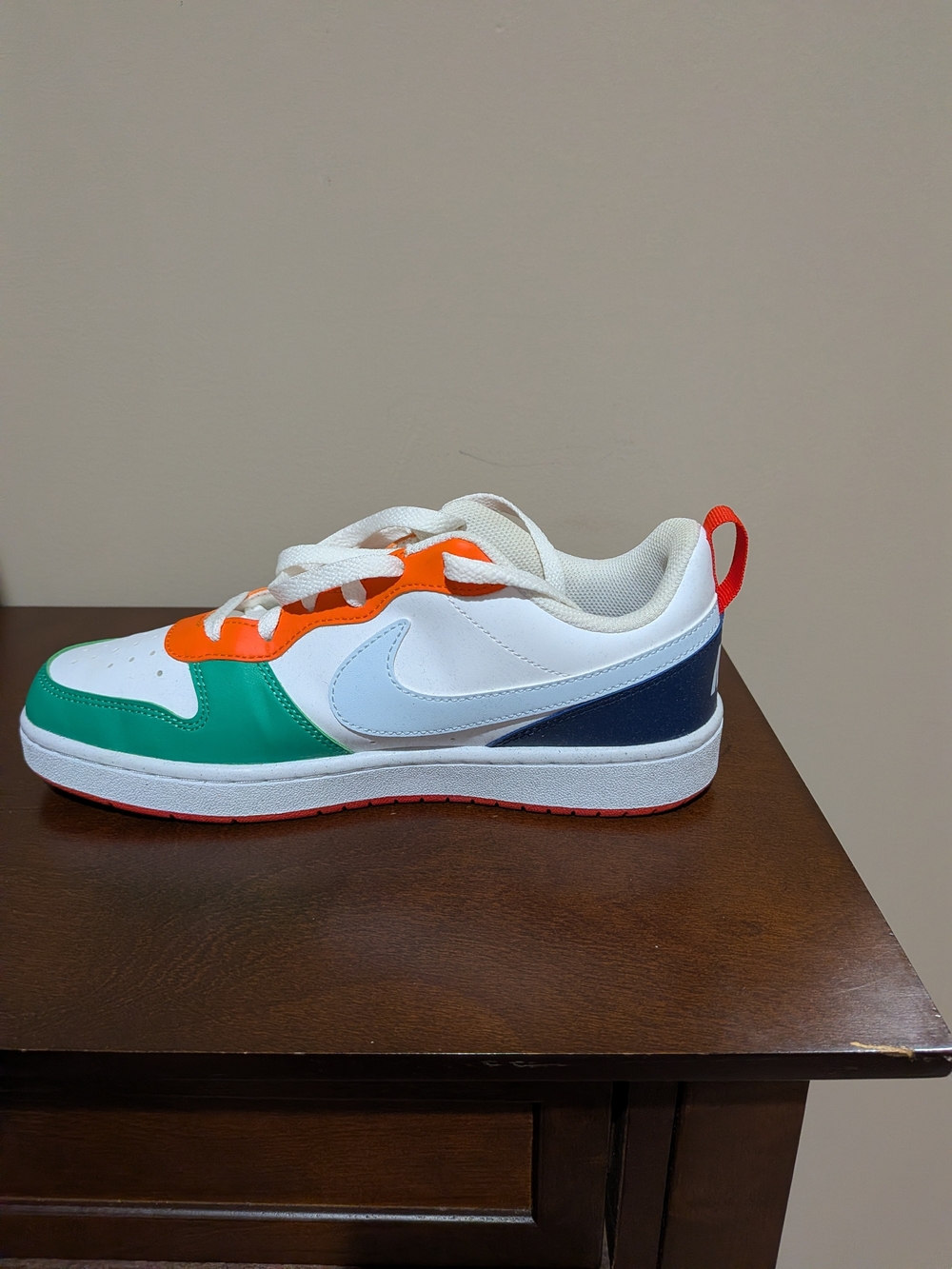 Kids 7 Nike Court "BOROUGH" Low Top Sneakers - Picture 4 of 12